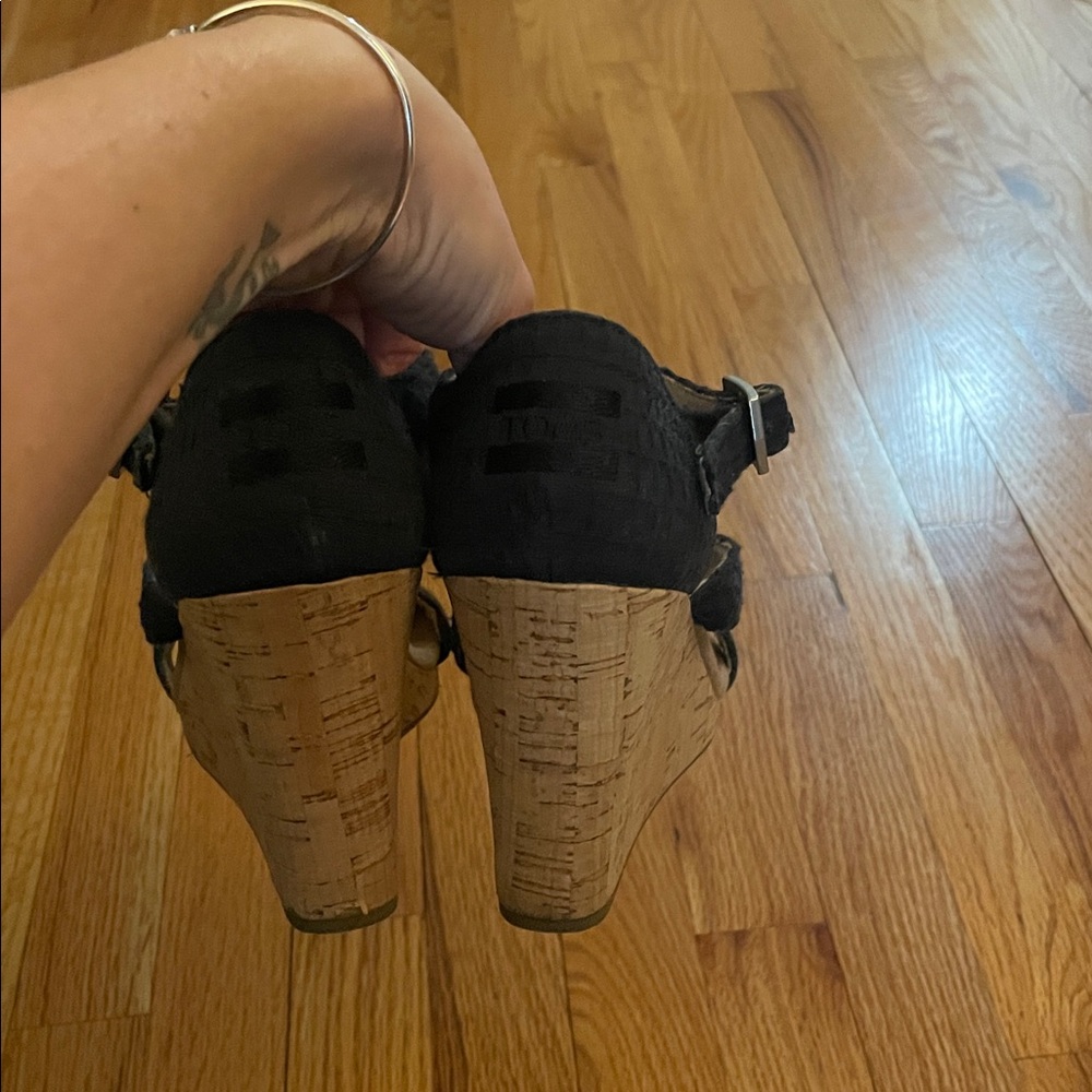 TOMS Black Wedge Sandals - Picture 4 of 5